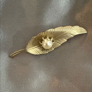 Elegant vintage Gold Leaf Brooch with costume Pearl Accent
